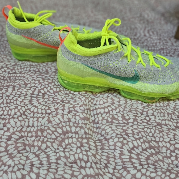 Nike Air Vapormax 2023 Flyknit Mens Sneakers - Picture 4 of 5